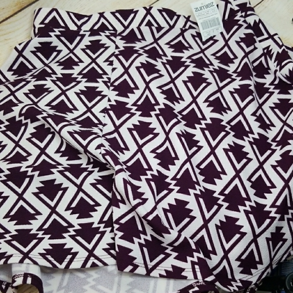 NWT Zumiez Empire elastic flowy skirt size Large